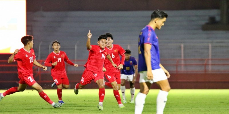 HLV U19 Việt Nam chỉ trích trọng tài trong trận gặp Myanmar 5 HLV U19 Việt Nam đã có những phản ứng dữ dội sau quyết định của trọng tài