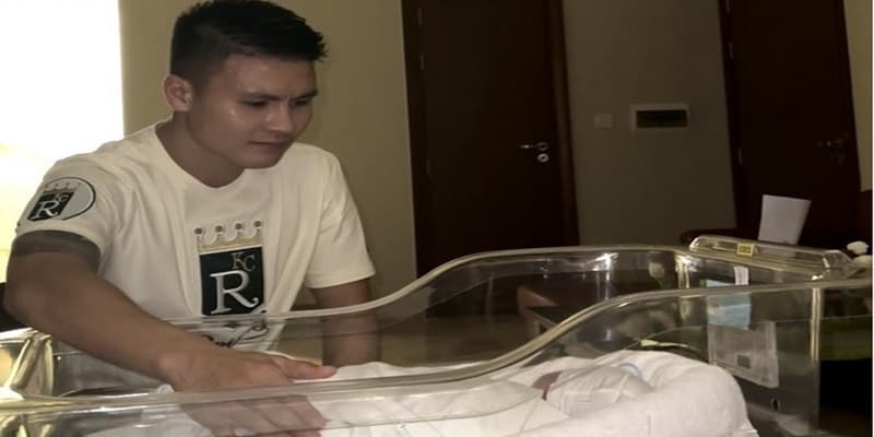 Quang Hải Nhận Lót Tay 27 Tỷ Tiếp Tục Gắn Bó CLB CAHN 7 Yếu tố gia đình là nguyên nhân khiến Hải quyết định ở lại