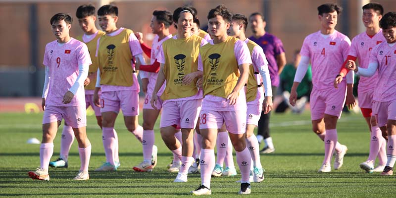 Tuyển Việt Nam Khởi Động LPBank Cup 2024 Vắng Hàng Loạt Cầu Thủ 4 Những gương mặt đáng chú ý và nguyên nhân